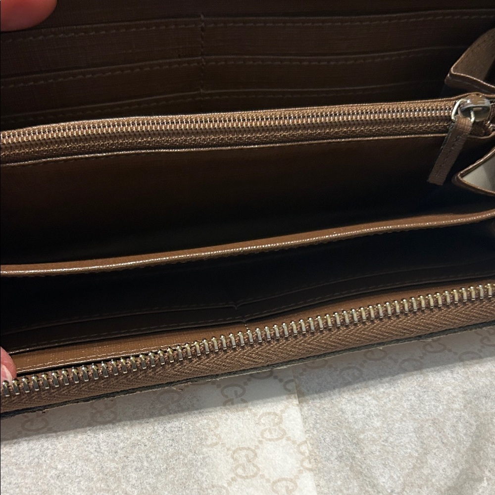 Gucci Tan and Brown GG Pattern Wallet - Picture 9 of 13